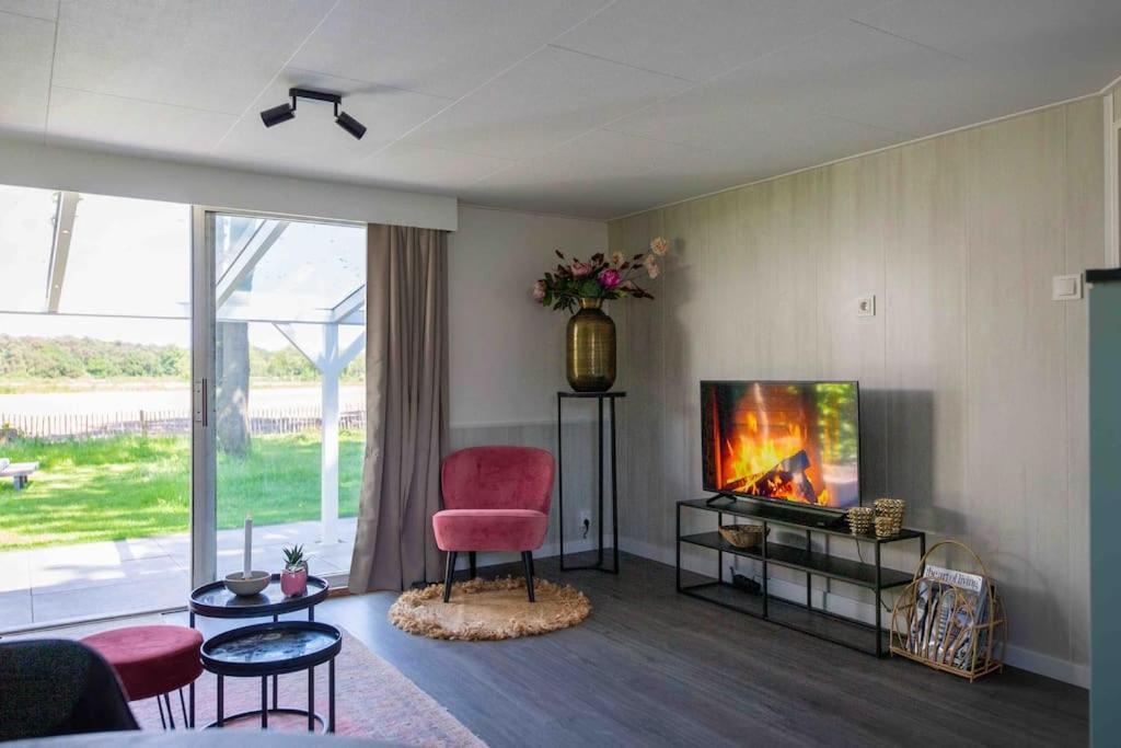86, Bed & Outdoor Wellness - Sauna, Hottub, Icebath & Outdoor Shower Included! Oisterwijk Esterno foto