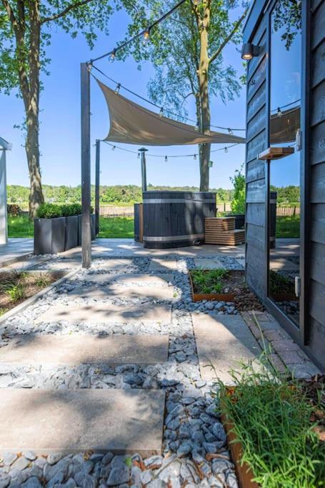 86, Bed & Outdoor Wellness - Sauna, Hottub, Icebath & Outdoor Shower Included! Oisterwijk Esterno foto