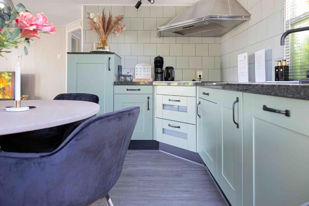 86, Bed & Outdoor Wellness - Sauna, Hottub, Icebath & Outdoor Shower Included! Oisterwijk Esterno foto